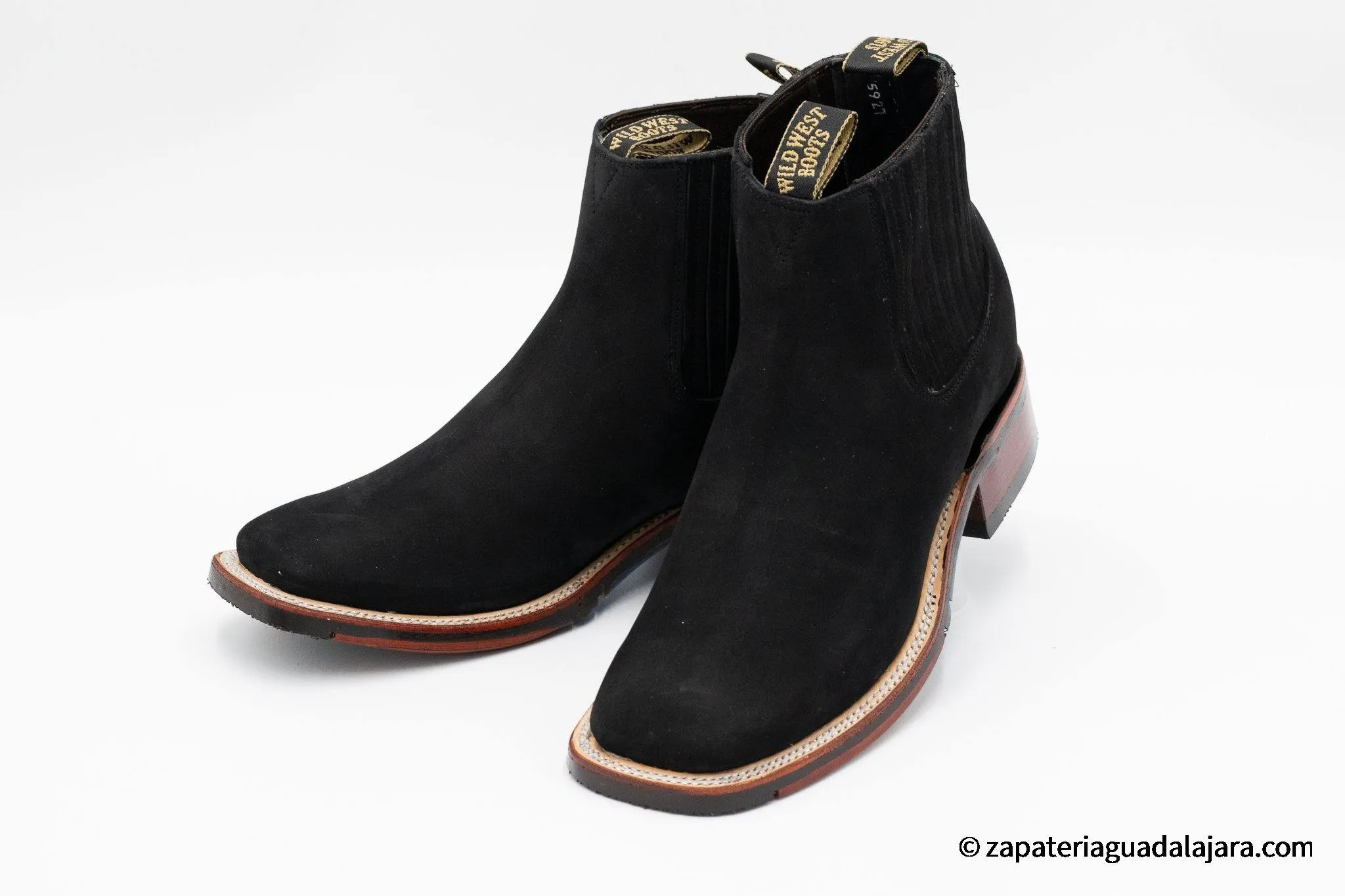 2826B6305 WIDE SQUARE TOE NOBUCK BLACK RUBBER SOLE