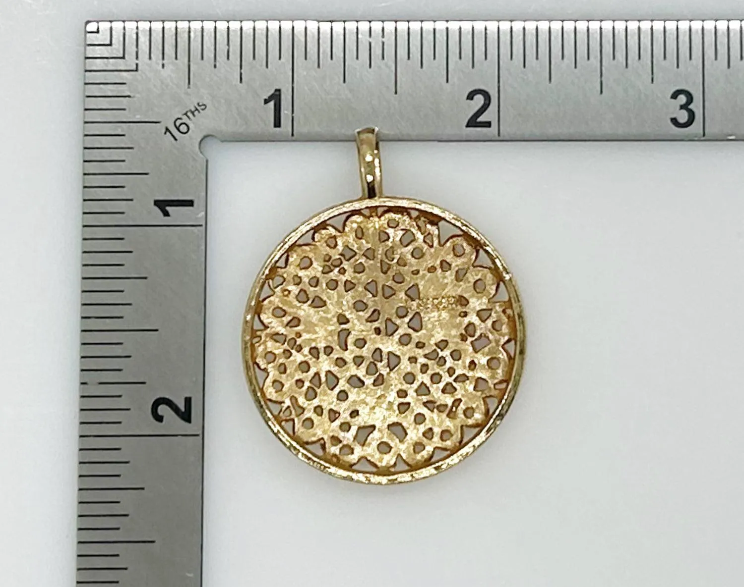 Sarah Coventry Vintage Gold Tone "Timeless Beauty" Pendant (1977)