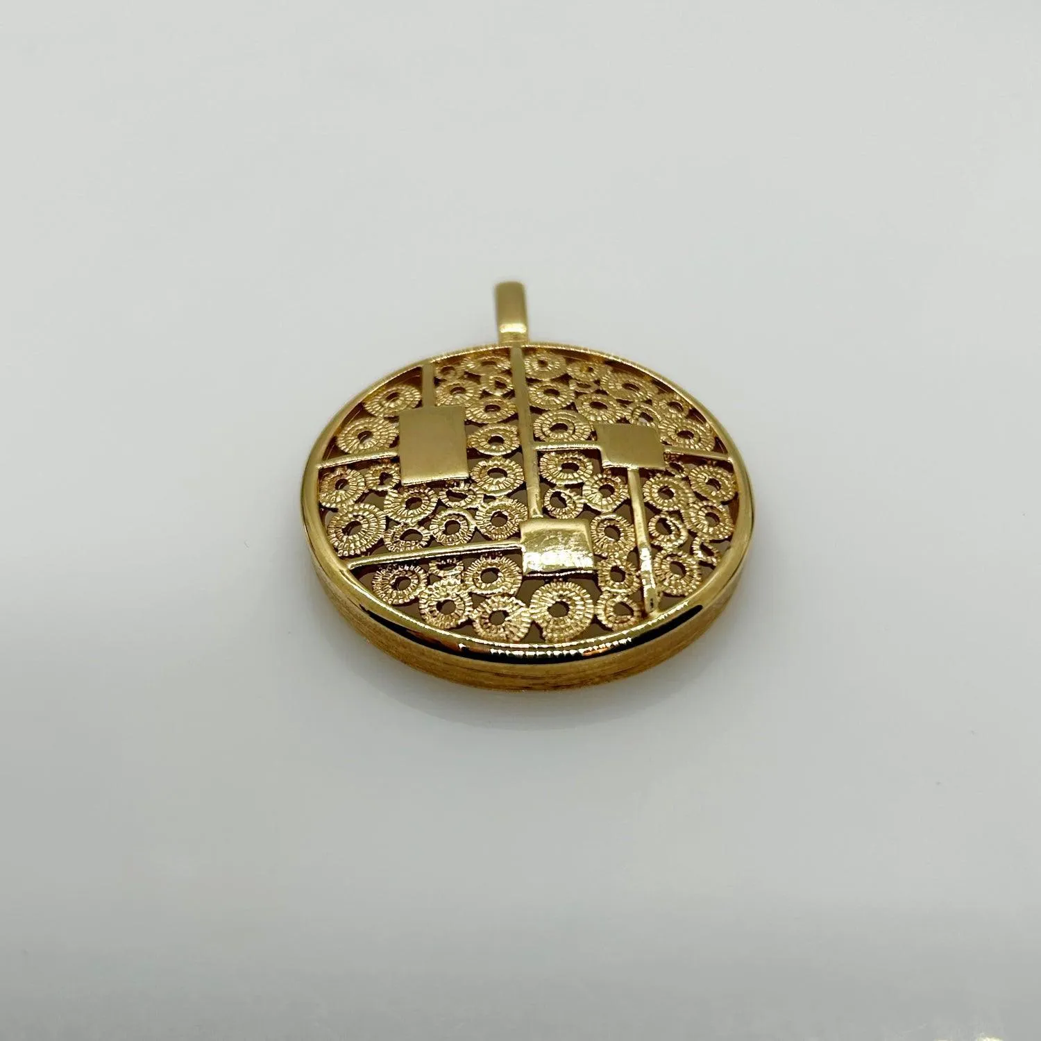Sarah Coventry Vintage Gold Tone "Timeless Beauty" Pendant (1977)