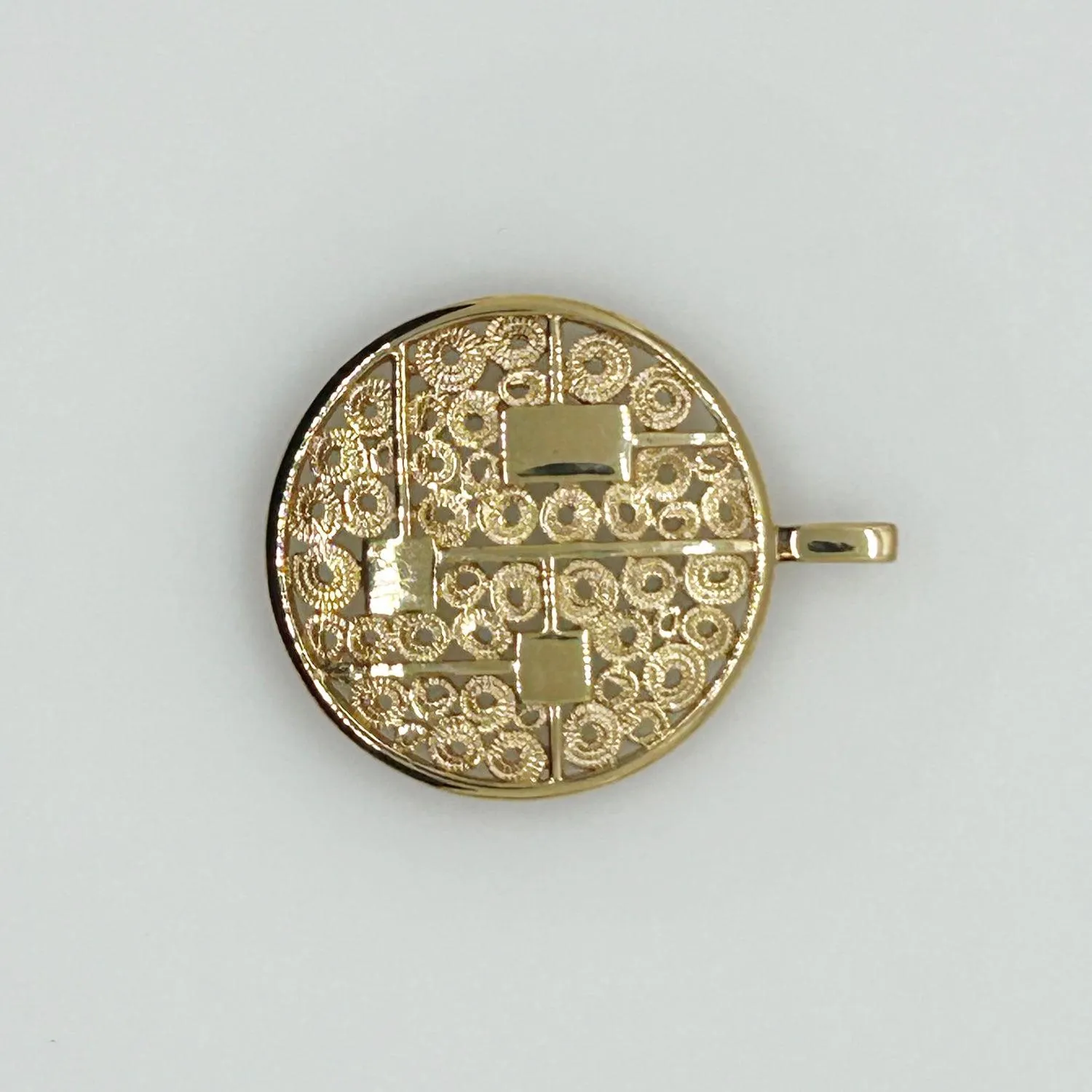 Sarah Coventry Vintage Gold Tone "Timeless Beauty" Pendant (1977)