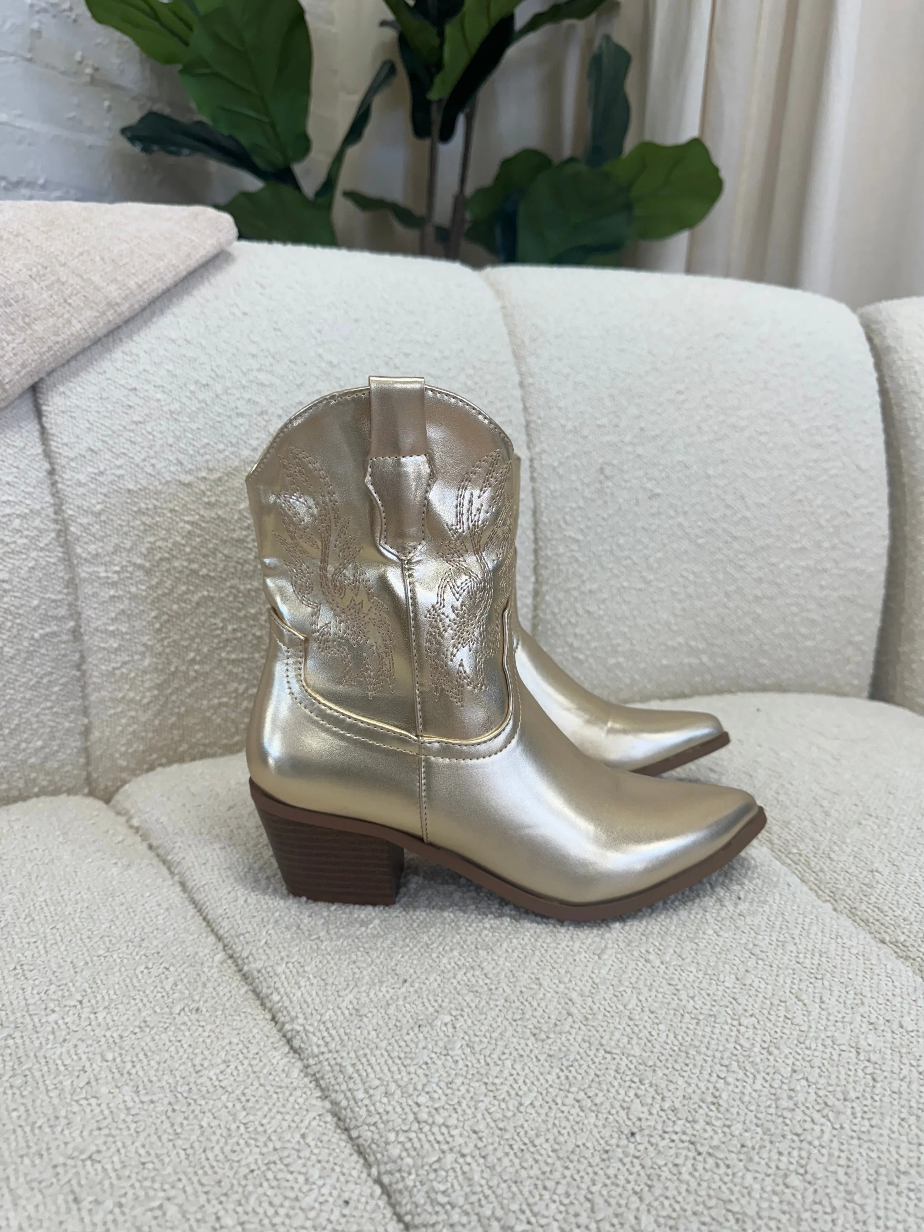 Tennessee gold cowboy boots